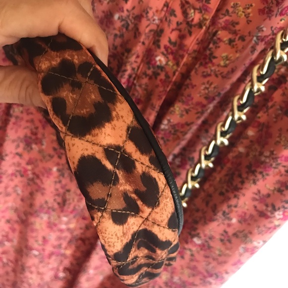 SOLD Betsey Johnson heart shaped bag 💜 - Picture 5 of 11